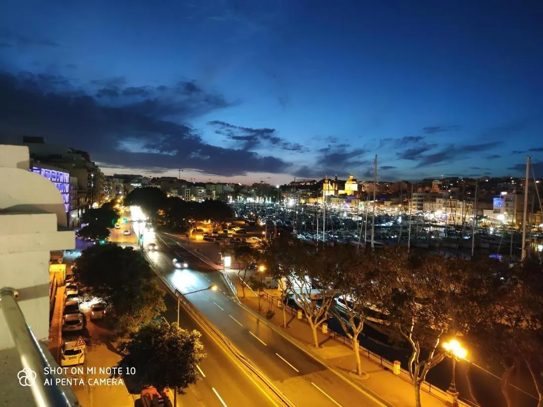 Bb Marina - Close To Rock Beach Malta Pieta